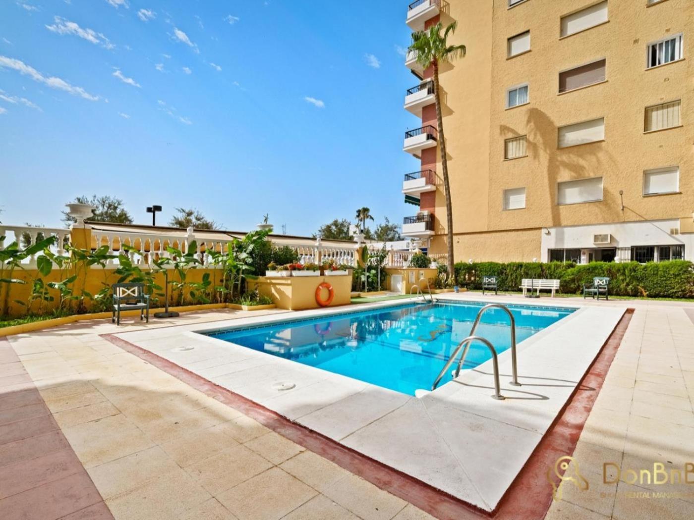 Apartamento Con Piscina En La Primera Linea De Playa De Fuengirola Ruang foto