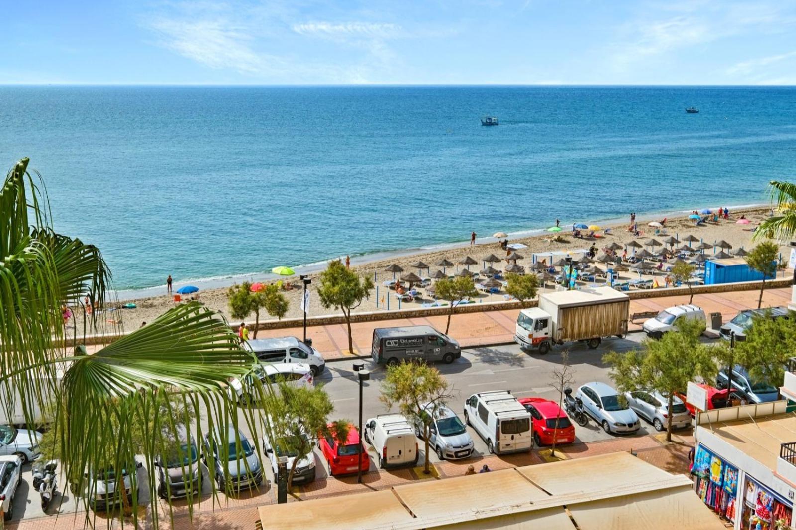 Apartamento Con Piscina En La Primera Linea De Playa De Fuengirola Bagian luar foto