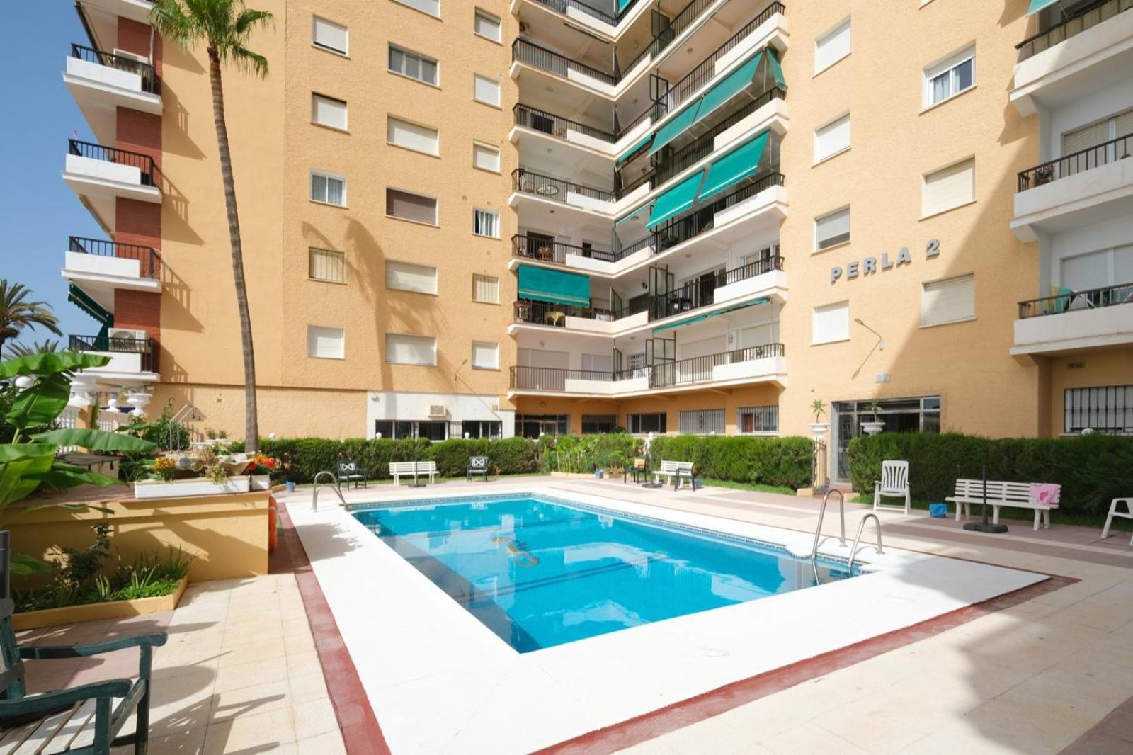 Apartamento Con Piscina En La Primera Linea De Playa De Fuengirola Bagian luar foto